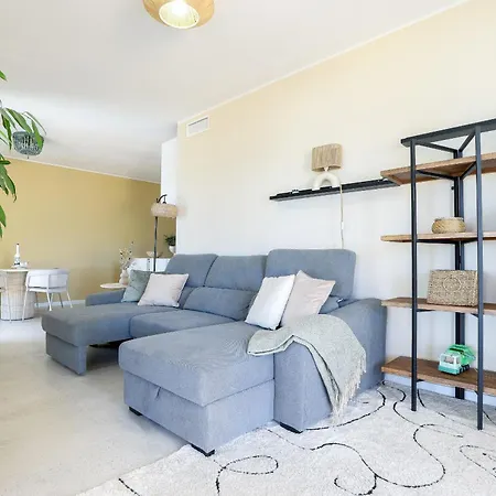 Prime Location Frontline Dona Sofia Apartment *